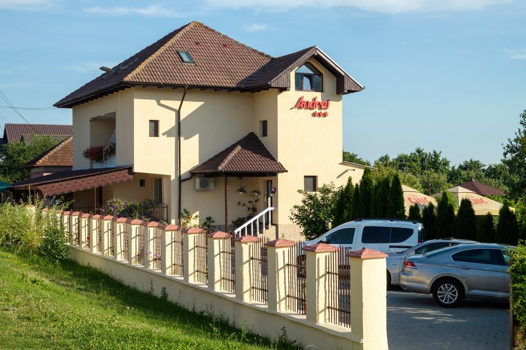 Pensiunea Andrei Rm Valcea Рымнику-Вылча Экстерьер фото